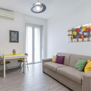 Piazza De Angeli M1 Comfortable Flat With Balcony Appartamento