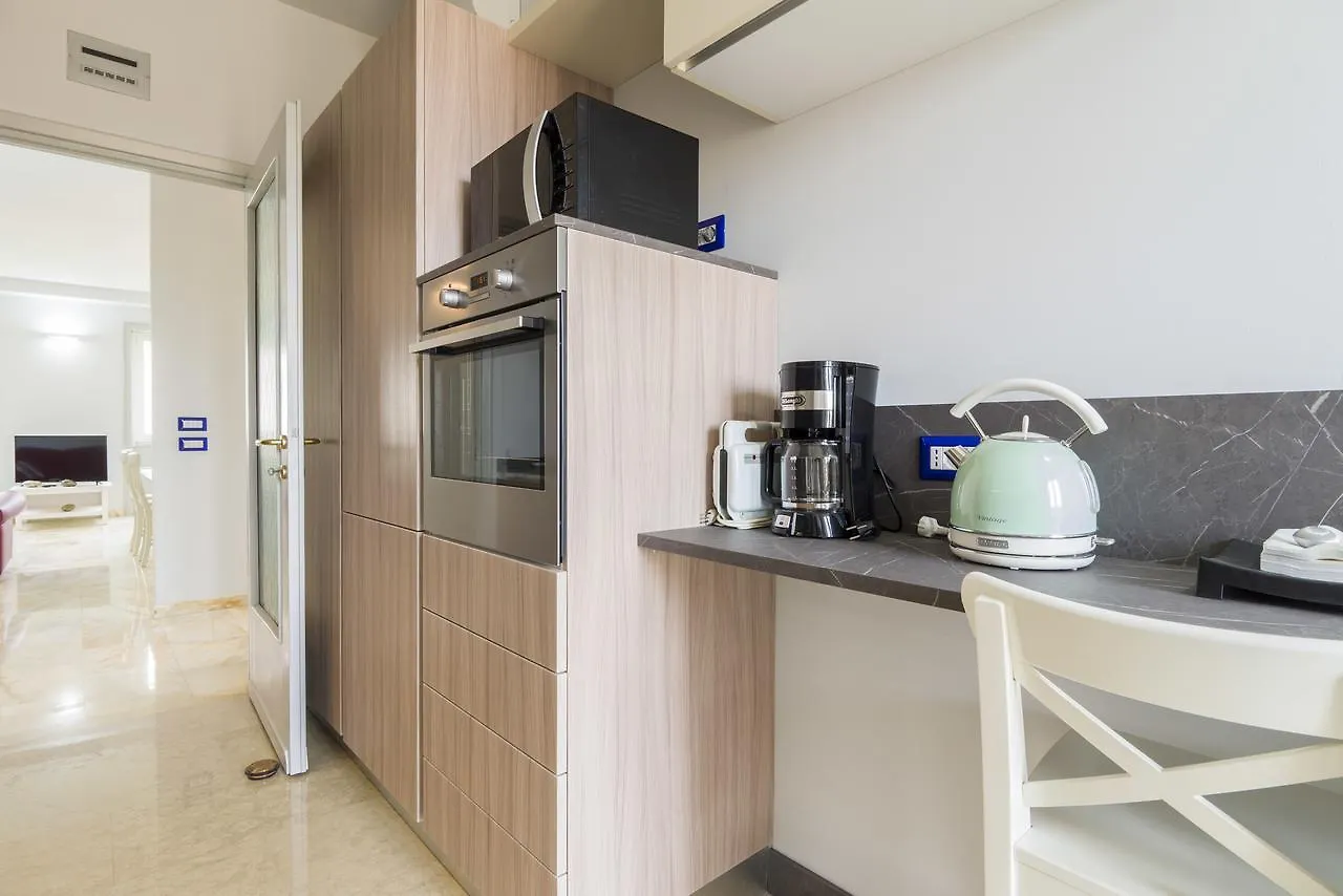 Appartamento PrimoPiano - RG12 Milano